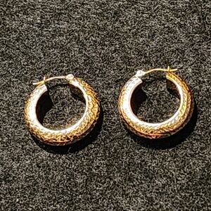 14K Gold Diamond Cut Hoop Earrings - 3/4" Diameter - Very Sparkly